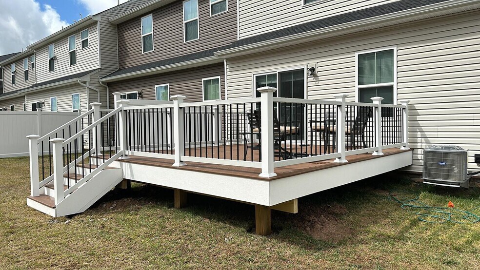 Building Photo - 204 Dana Dr