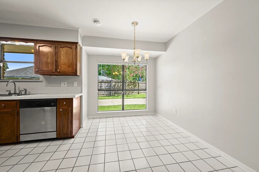 Building Photo - 14742 Sweetwood Ct