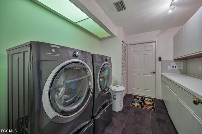 Building Photo - 28503 La Pluma Way