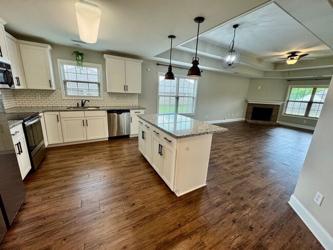 Building Photo - Nice Home Centrally Located in Athens!