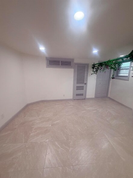 Building Photo - 124 Winfield Ave