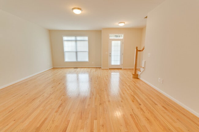 Building Photo - 2170 Saranac Ct