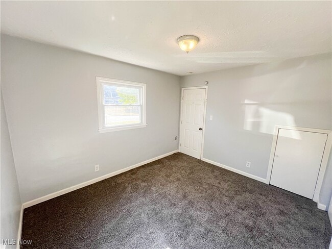 Building Photo - 2290 Suncrest Dr