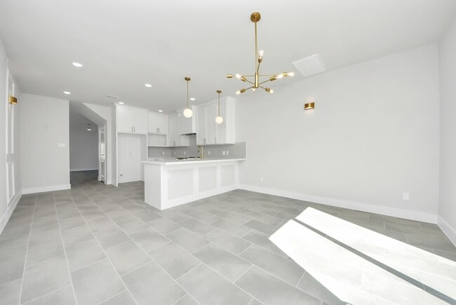 Building Photo - 1110 E Main St