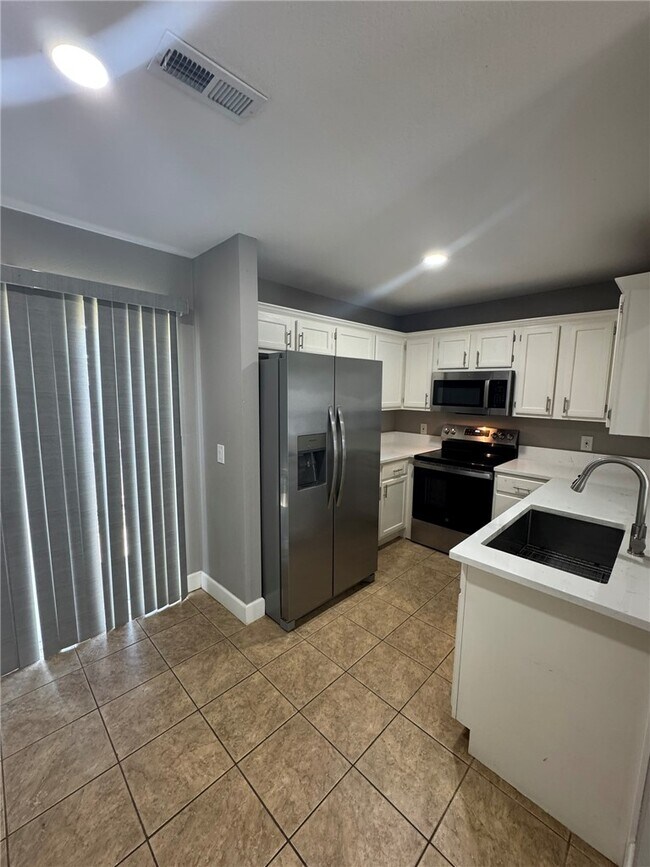 Building Photo - 2729 Lenox Ct