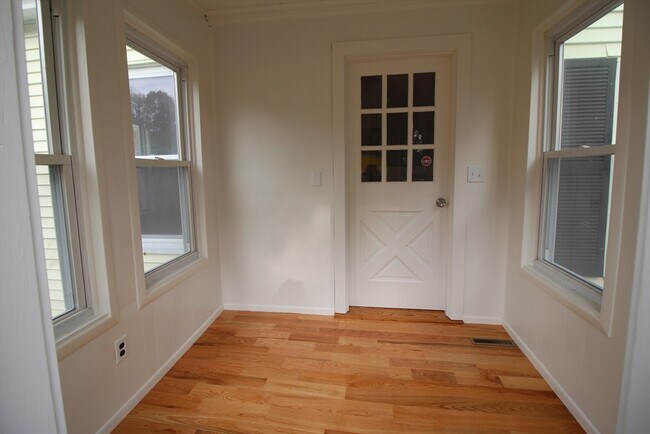 Building Photo - 206 Riverneck Rd