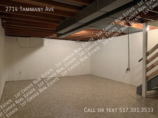 Building Photo - Spacious 3-BDR 1.5-BTH Duplex w/ Garage & ...