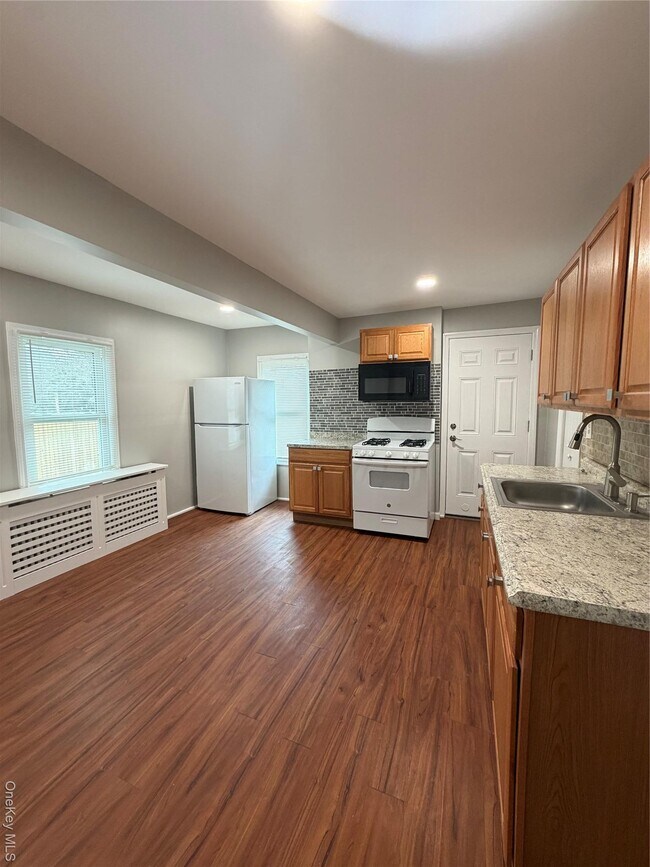 Building Photo - 49 Railroad Ave