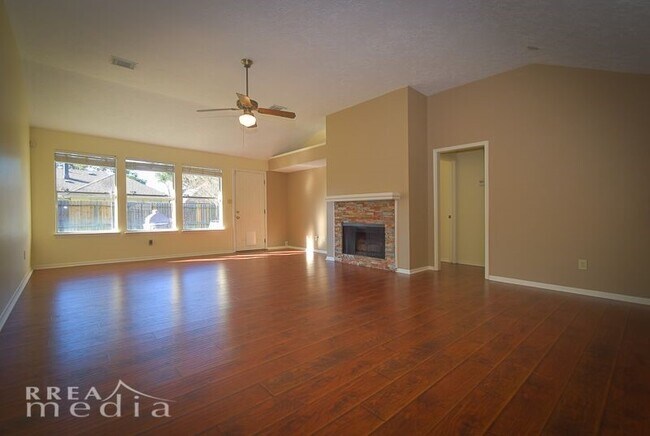 Building Photo - 19723 Glenfinch Ln