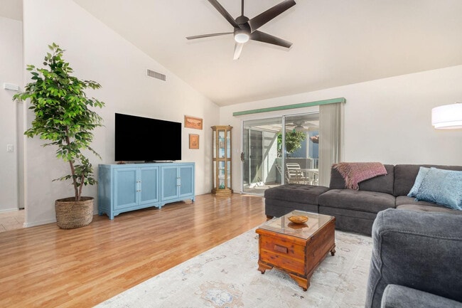 Building Photo - 220 N 22nd Pl