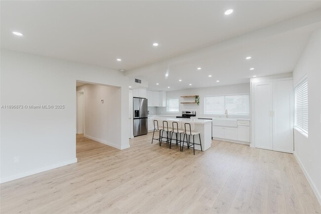 Building Photo - 1430 SW 32nd Ct
