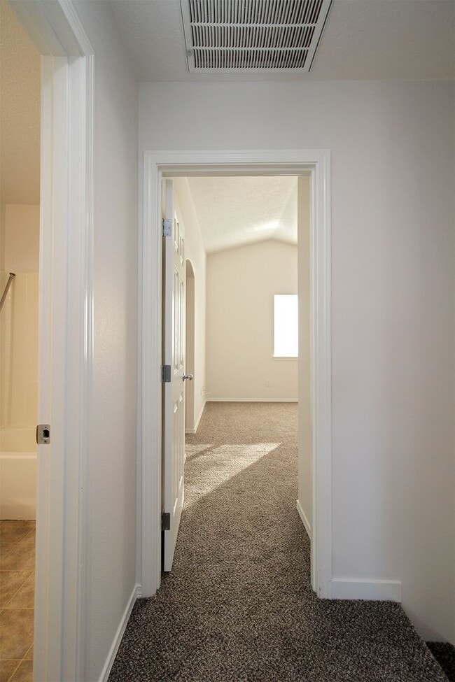 Building Photo - 1630 SE 4th St