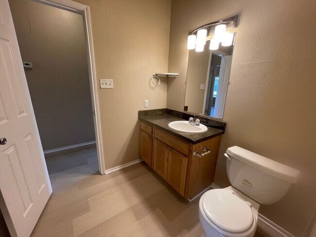Building Photo - (((3/2)))Duplex Home @ Perfect Weatherford...