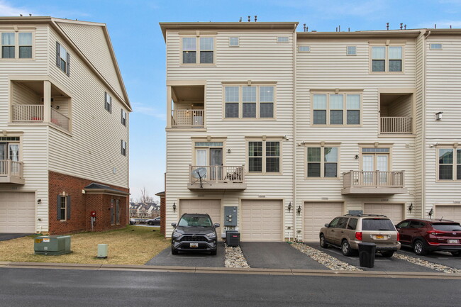 Building Photo - 10008 Beerse St