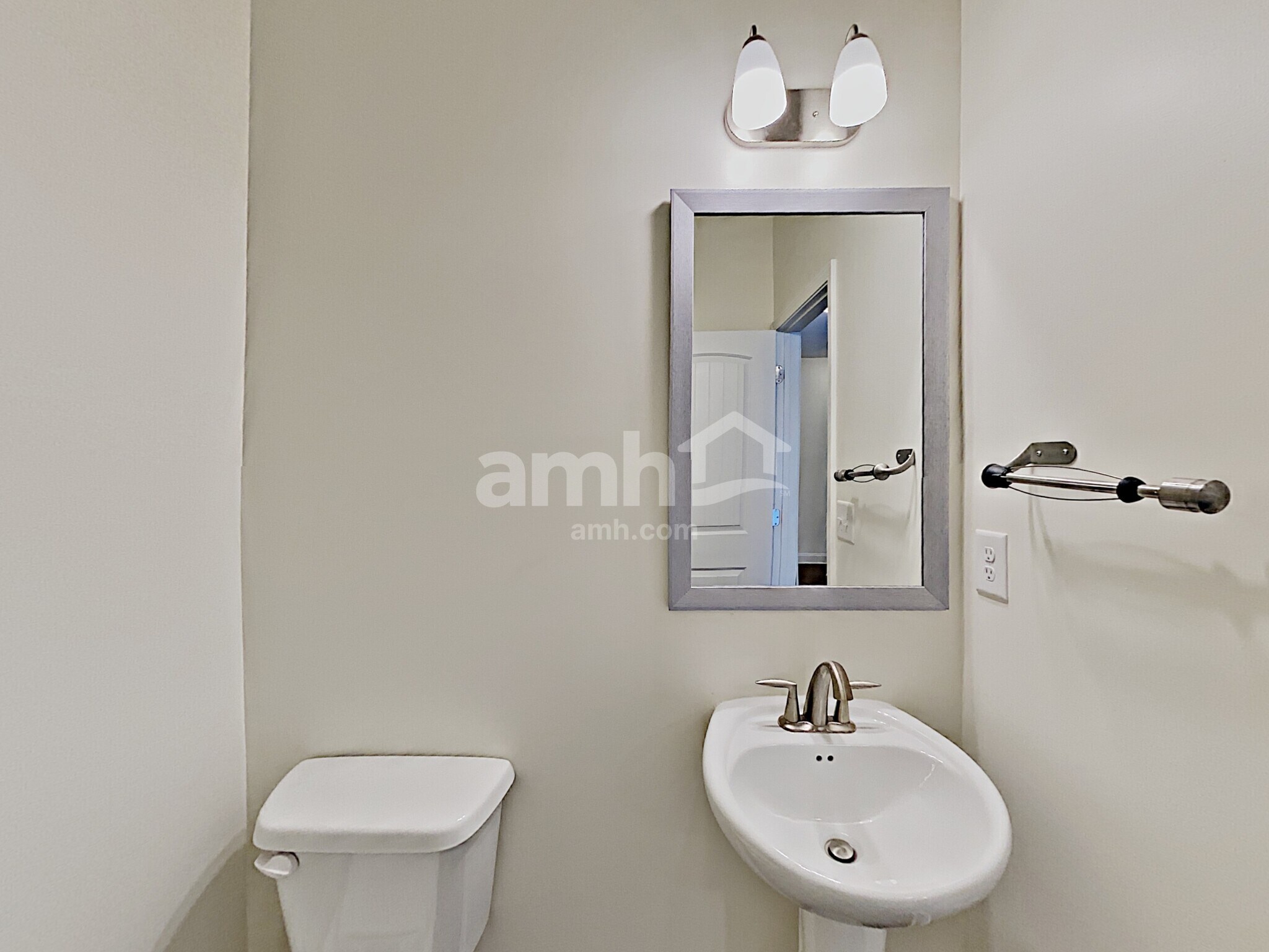 Building Photo - 413 Juniper Bluff