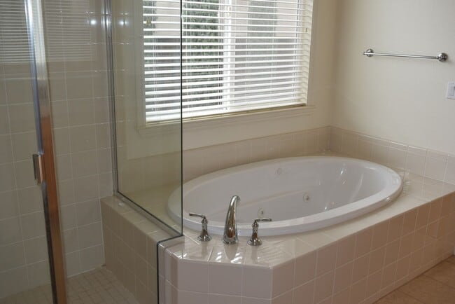 Building Photo - Coming Soon! Spacious Single-Story Home for Lease in Lathrop!