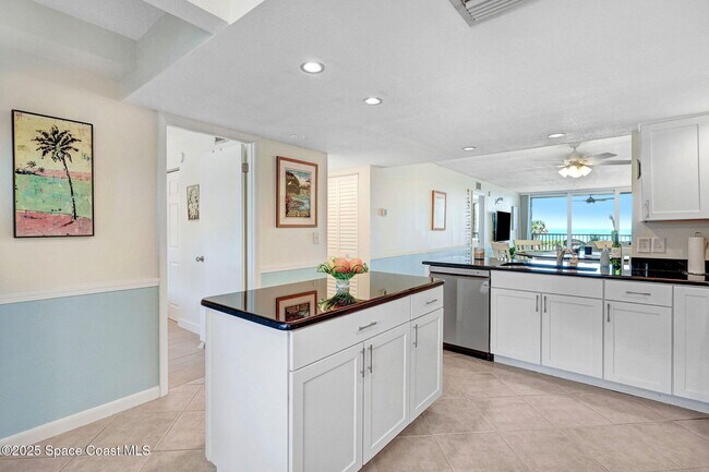 Building Photo - 1101 S Miramar Ave