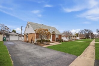 Building Photo - 8912 Windsor Ln