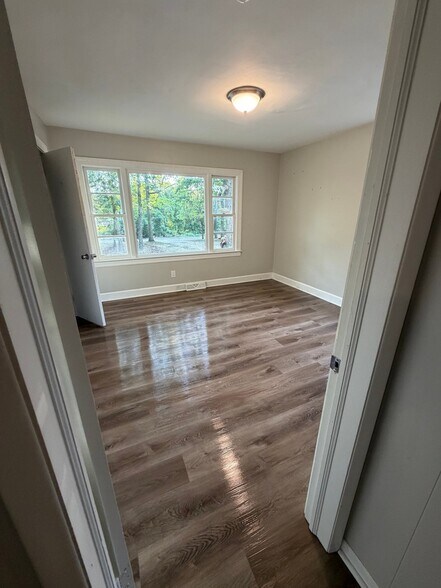 Building Photo - 116 Oakspring Ln