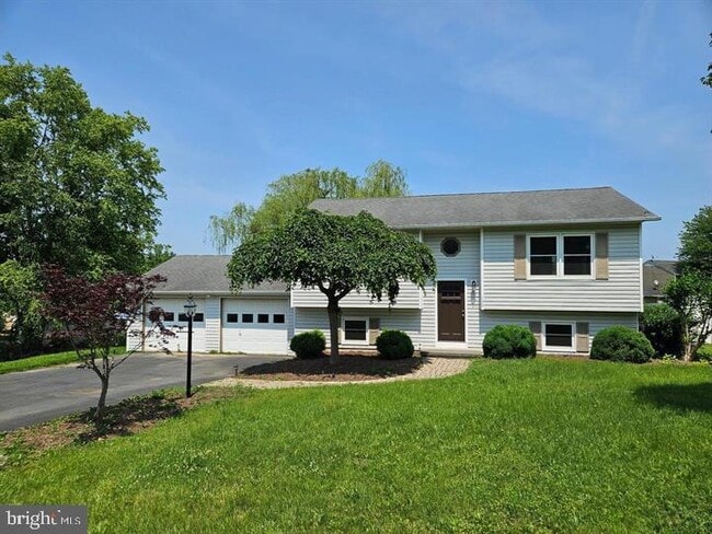 Building Photo - 136 Nightingale Ave