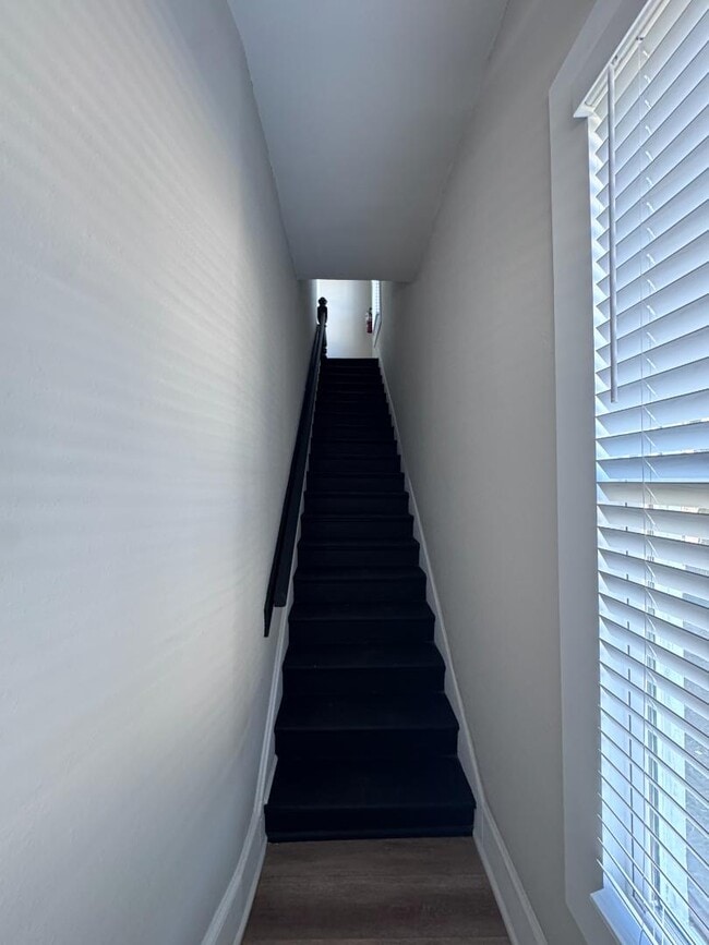 Building Photo - 300 E 3rd St