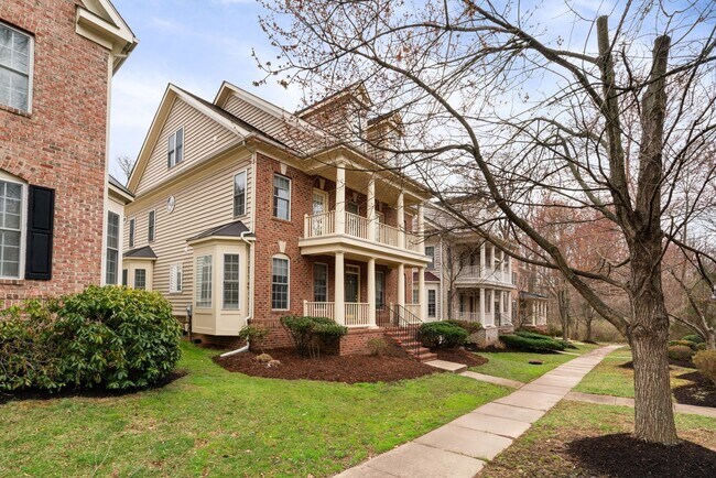 Building Photo - Stunning 4 level detached home close to the Mosaic District in Fairfax!