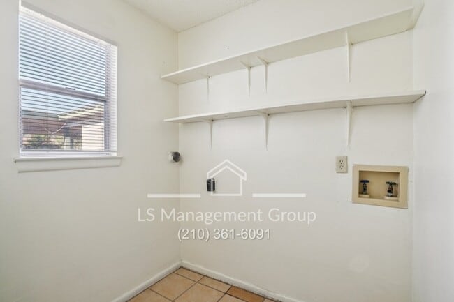 Building Photo - 6607 Cherryleaf St