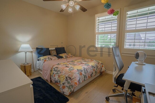 Building Photo - 1209 Savoy Ln