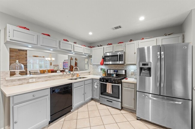 Building Photo - 9418 Wandsworth Dr
