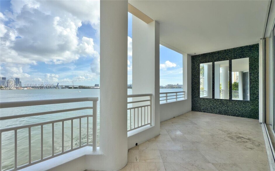 Building Photo - 848 Brickell Key Dr