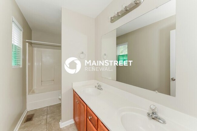 Building Photo - 3 Bedroom Pet-Friendly Home in Madison, TN with Main Street Renewal
