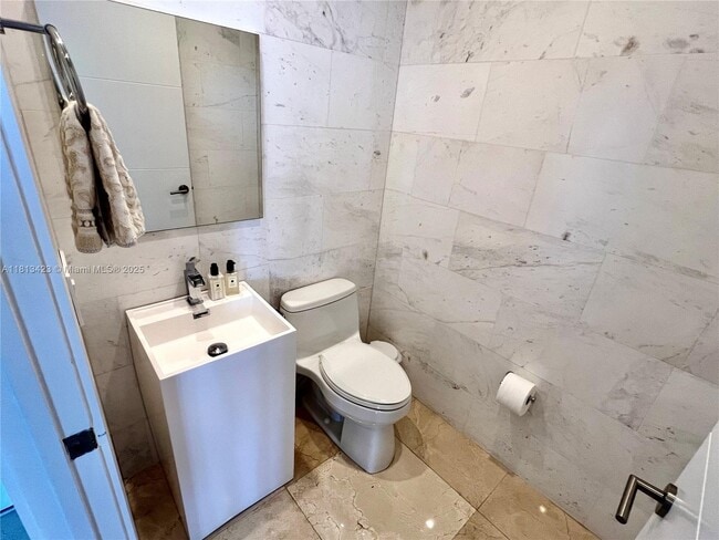 Building Photo - 848 Brickell Key Dr