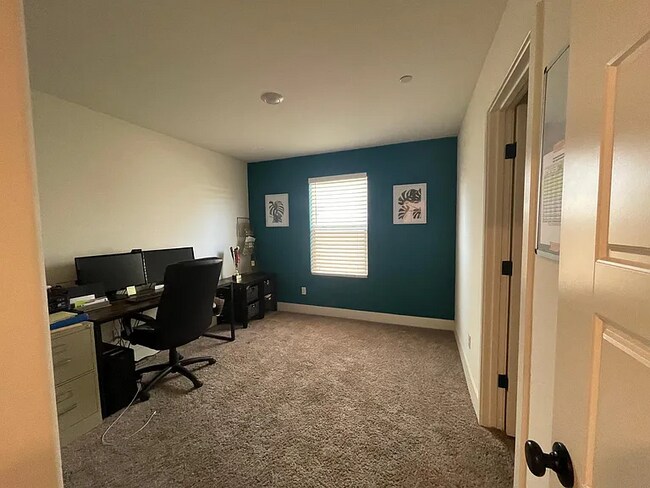 Building Photo - 2520 S Spruce St