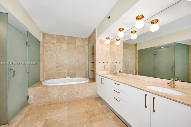 Building Photo - 450 Alton Rd