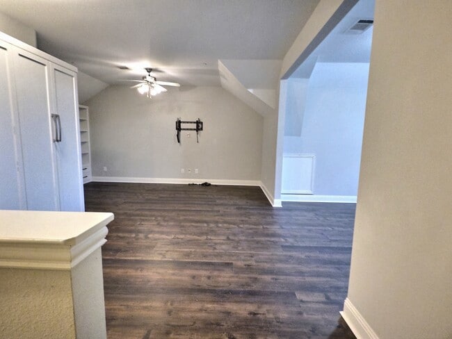 Building Photo - 557 Reale Dr