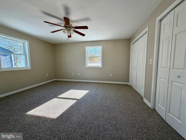 Building Photo - 18 N C and P Ln