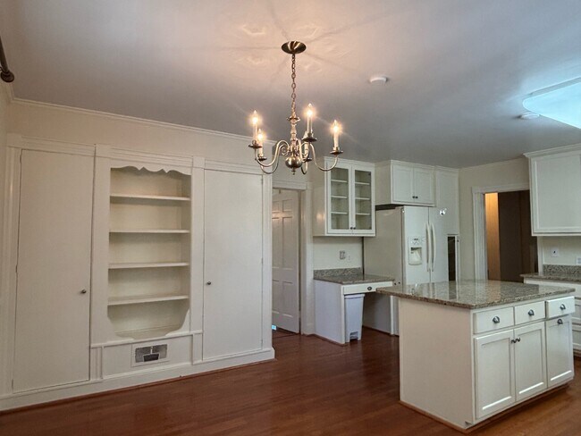 Building Photo - 1513 Raeford Rd