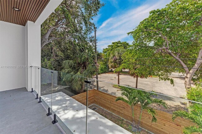 Building Photo - 630 NE 82nd St