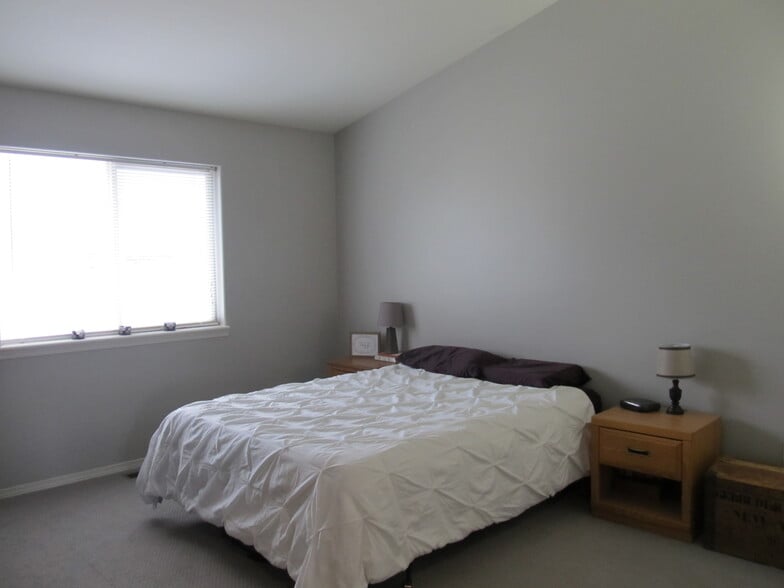 master bedroom - 2140 SW 35th Pl