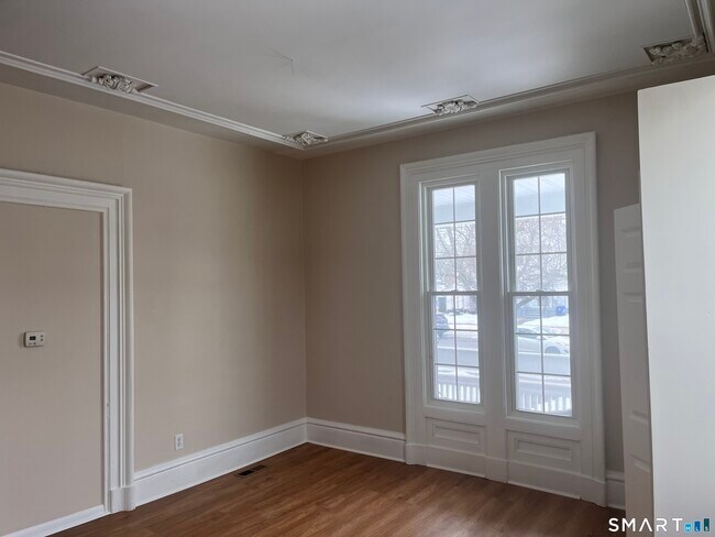 Building Photo - 246 Elm St