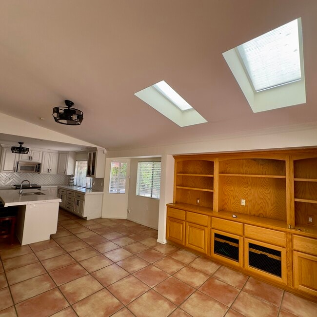 Building Photo - 40064 Silktree Ct