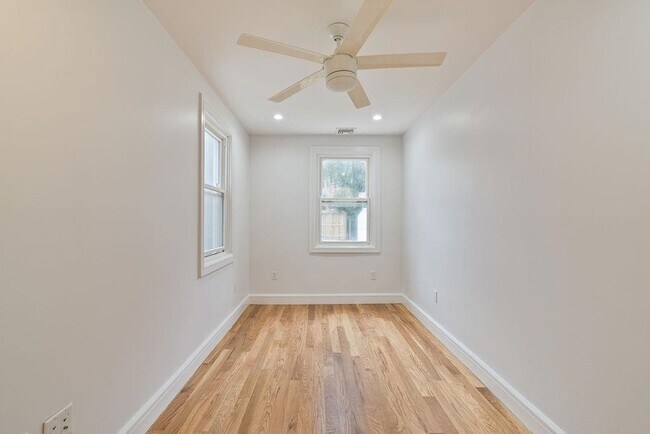 Building Photo - 47 Poplar St