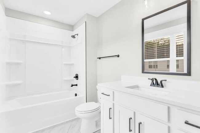 Building Photo - 166 Sango Dr