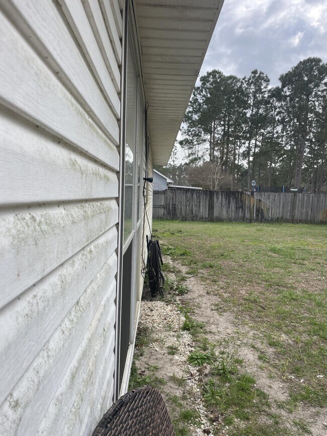 Building Photo - 2381 Hilton Dr
