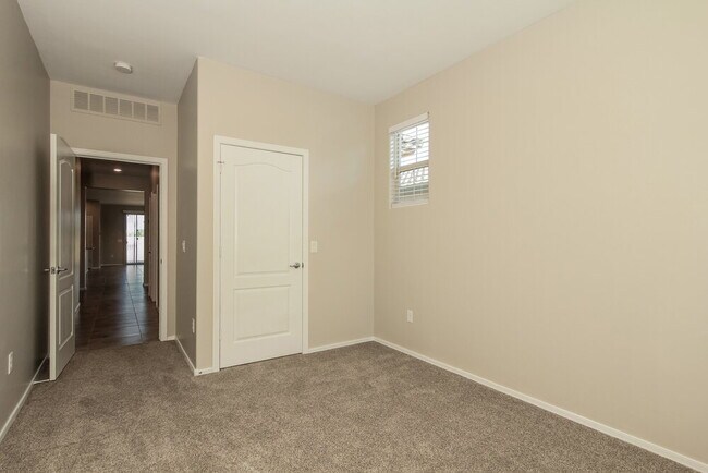 Building Photo - 6269 S Reed Bunting Dr