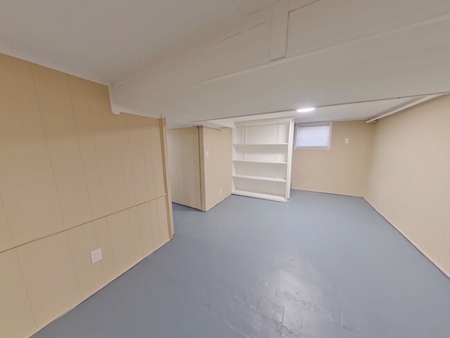 Building Photo - 2BR | All Bills Paid | Near College Hill Area