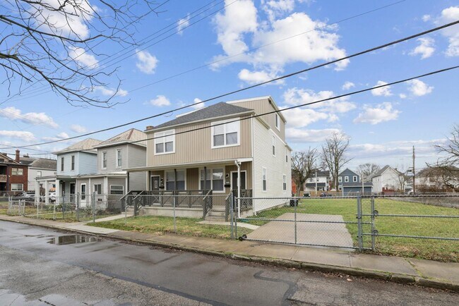 Building Photo - 272 S 22nd St
