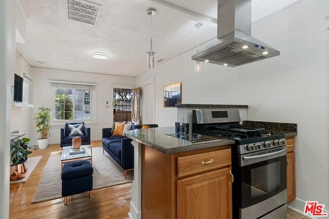 Building Photo - 1537 Cabrillo Ave