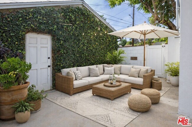 Building Photo - 14006 Runnymede St