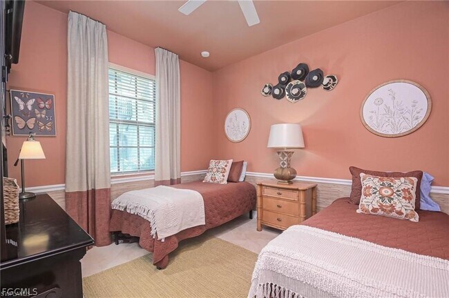 Building Photo - 11945 Alegria St